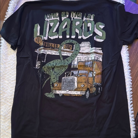 Black Lizard Graphic Tee - Picture 1 of 2